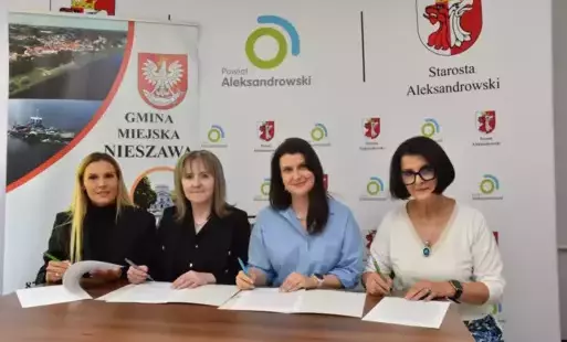 Zdjęcie do Porozumienie podpisane, przeprawa promowa w Nieszawie ruszy od 01 maja