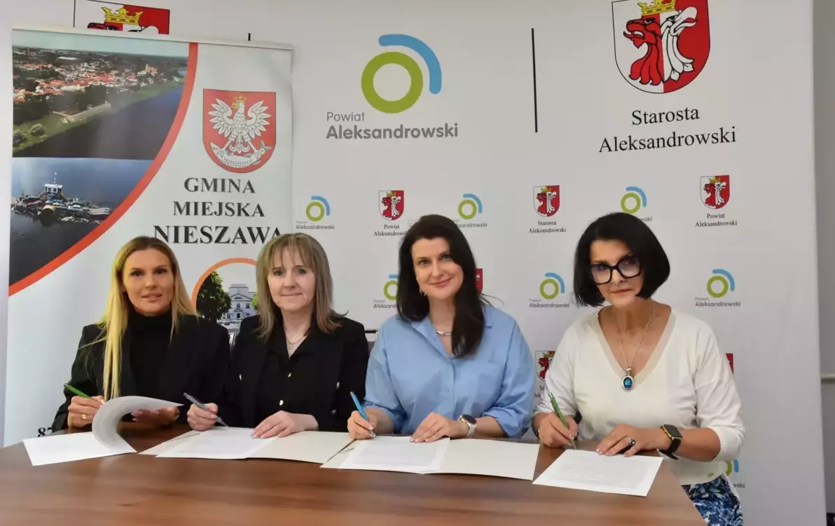 Zdjęcie do Porozumienie podpisane, przeprawa promowa w Nieszawie ruszy od...