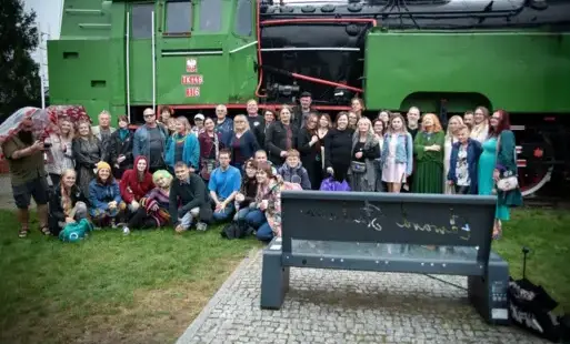 Zdjęcie do Strofy w deszczu i słońcu. O festiwalu literackim BIAŁA LOKOMOTYWA